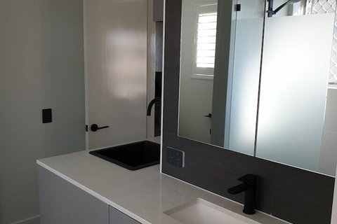 Bayviews & Harbourview Holiday Apartments - Accommodation BNB 1
