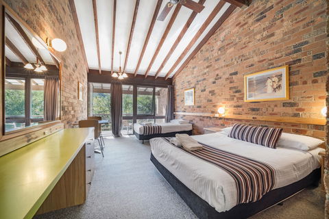 Avoca Beach Hotel - Accommodation BNB 5