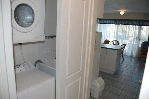 Jade Waters Holiday Apartments - Accommodation BNB 2