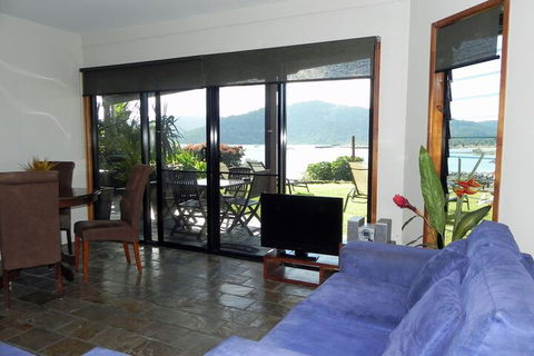 Airlie Waterfront Bed & Breakfast - Accommodation BNB 2