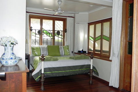 Airlie Waterfront Bed & Breakfast - Accommodation BNB 4