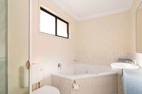 Econo Lodge Waterford - Accommodation BNB 1