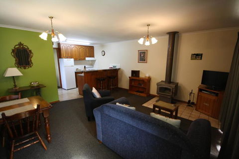 Halls Gap Log Cabins - Accommodation BNB 4