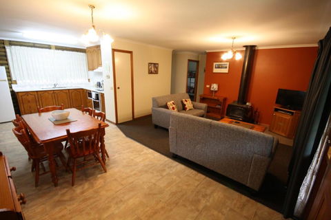 Halls Gap Log Cabins - Accommodation BNB 1