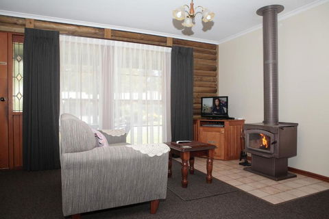 Halls Gap Log Cabins - Accommodation BNB 2