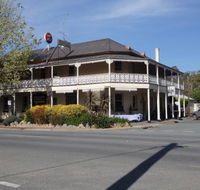 Seven Creeks Hotel - Accommodation BNB