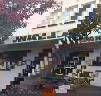 Lake Wallace Hotel - Accommodation BNB