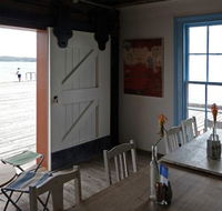 The Wharf Local - Accommodation BNB