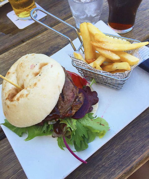 Seaview Hotel By The Beach - Accommodation BNB 0