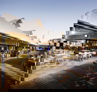 Kawana Waters Hotel - Accommodation BNB