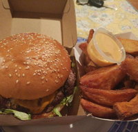 Zigzag Burgers n' Salads - Accommodation BNB