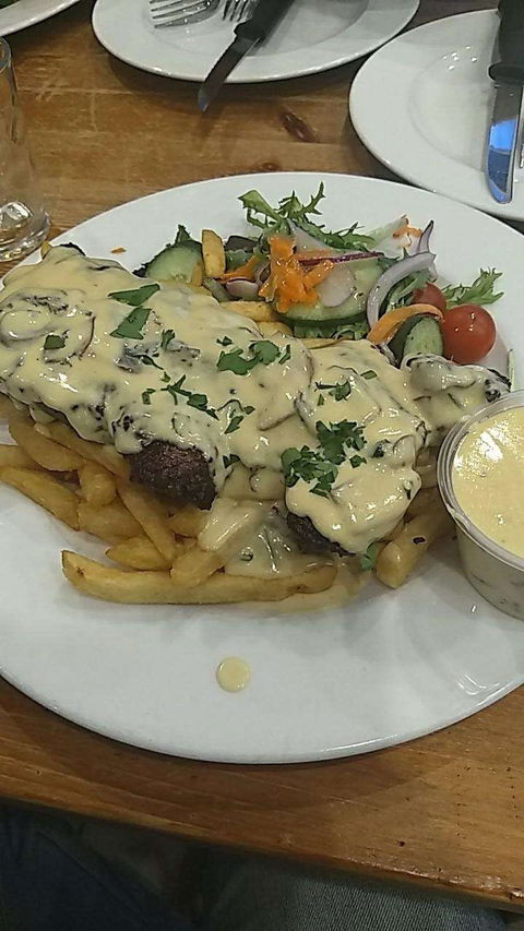 HIYC Cafe & Restaurant - Accommodation BNB 0
