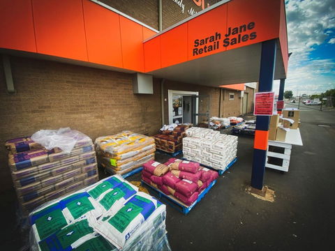 Sarah Jane Fine Foods:  Open Monday - Friday - Accommodation BNB 0