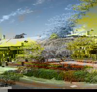 The Stirling Hotel - Accommodation BNB