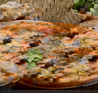 Alex's Pizza - Accommodation BNB