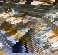 Sixpence Pies - Accommodation BNB