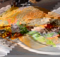 The Commercial Hotel - Accommodation BNB