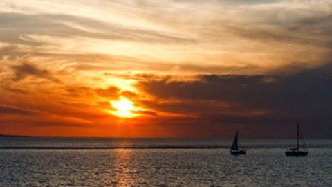 La Beach Restaurant - Accommodation BNB 0