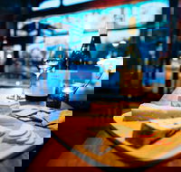 Laura St Seafood - Accommodation BNB