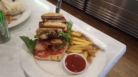 Delicious Fingers Burgers And Cafe - Accommodation BNB 0