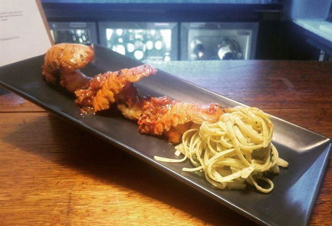 Mischief And Mayhem Wine Lounge - Accommodation BNB 10