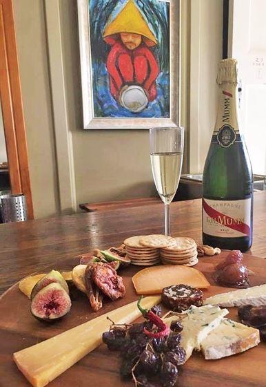 Mischief And Mayhem Wine Lounge - Accommodation BNB 3