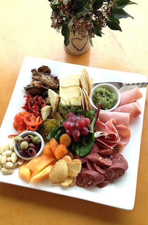 Ricco's Burgers & Coffee - Accommodation BNB 4