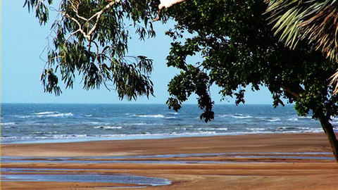 Beachfront Hotel - Accommodation BNB 3