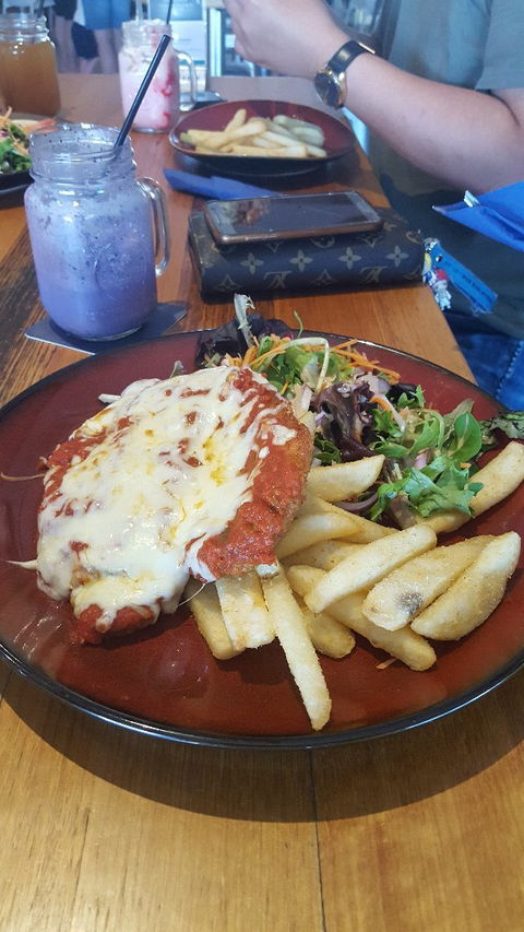 Beachfront Hotel - Accommodation BNB 6