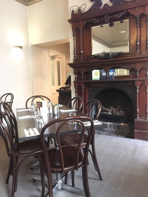 Deloraine Hotel Restaurant - Accommodation BNB 8