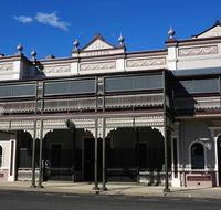 Warwick Hotel - Accommodation BNB