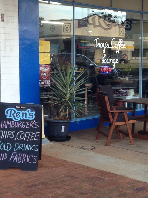 Troy's Coffee Lounge - Accommodation BNB 4
