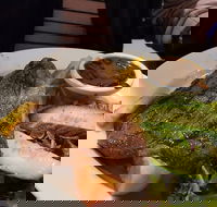 The Queens Arms Restaurant - Accommodation BNB