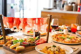 Melbourne Restaurants and Takeaway Accommodation BNB Accommodation BNB