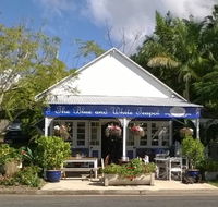 The Blue and White Teapot Cafe - Accommodation BNB