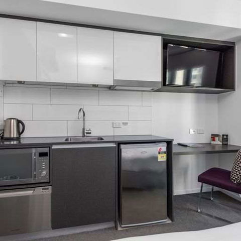 H On Mitchell Apartment Hotel - Accommodation BNB 1