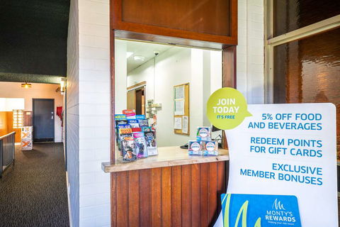 Chardons Corner Hotel - Accommodation BNB 1