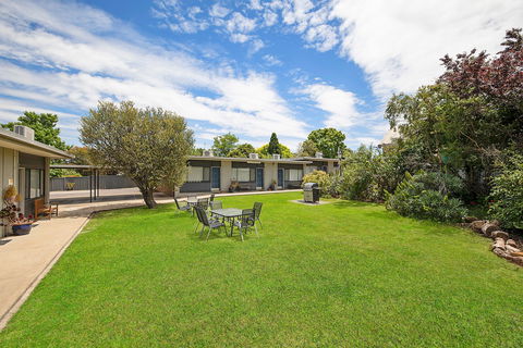 Hamilton Lakeside Motel - Accommodation BNB 1