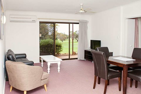 Comfort Inn & Suites Riverland - Accommodation BNB 4
