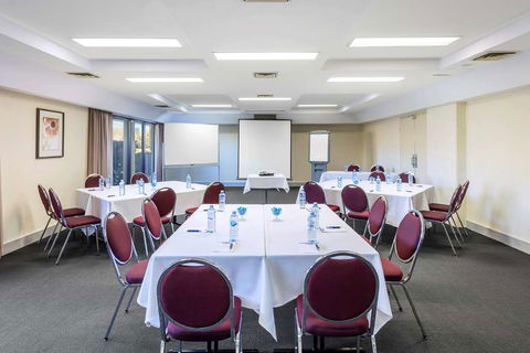 Best Western Plus Garden City Hotel - Accommodation BNB 9