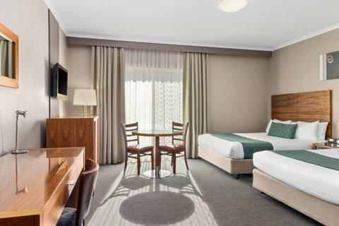 Quality Hotel Dickson - Accommodation BNB 1