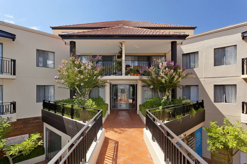 Astra Apartments The Griffin - Accommodation BNB 2