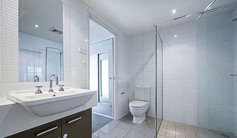 Spacious 1BR Stylish New Acton Apartment +Parking - Accommodation BNB 3