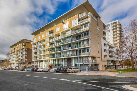 Spacious 1BR Stylish New Acton Apartment +Parking - Accommodation BNB 13