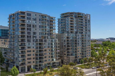 Spacious 1BR Stylish New Acton Apartment +Parking - Accommodation BNB 12