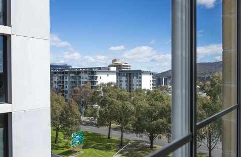 Mantra On Northbourne - Accommodation BNB 24