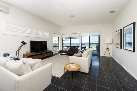 Mollymook Beachfront Penthouse 9 - Accommodation BNB 1