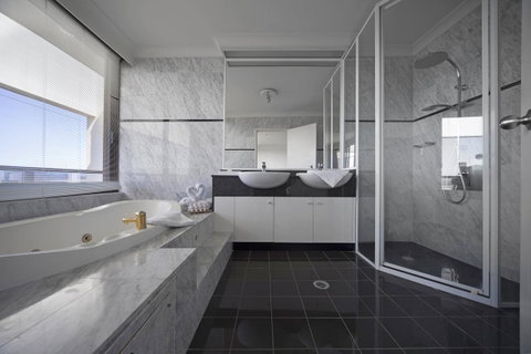 BreakFree Capital Tower Apartments - Accommodation BNB 36