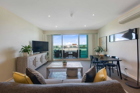 Port Adelaide Executive Waterfront Apartment - Accommodation BNB 21