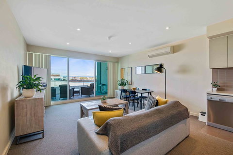 Port Adelaide Executive Waterfront Apartment - Accommodation BNB 1